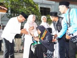 Pemberangkatan Jamaah Haji, dilakukan Langsung oleh Bupati Bojonegoro Setyo Wahono bersama Wakil Bupati Nurul Azizah serta Jajaran Forkopimda