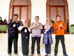 Bupati Bojonegoro, Setyo Wahono, Menerima Petugas Sensus di Rumah Dinas