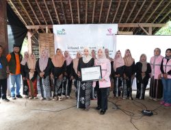 Sambut HUT RI 81, Srikandi PLN UIP JBTB Berikan Edukasi Siaga Kebencanaan dan Tetapkan Komunitas Perempuan Tangguh Bencana di Kampung Aren Simacan Banyuwangi